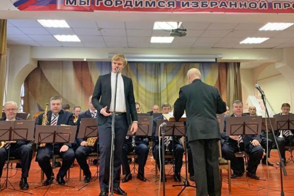 concert69EE13138-AD7C-DAAD-1F41-CCE351FF8F02.jpg
