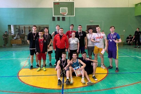streetball1-minDEB77A70-214E-59E8-E104-641B45AE6819.jpg