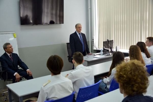 0426-dayprof4-min50FB350D-F153-3551-E230-591FFF1ACCC6.jpg
