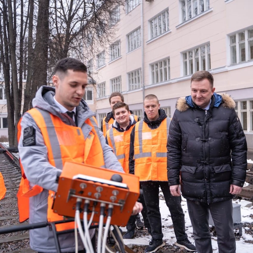 8.1 Колледж посетили заместитель министра транспорта Валентин Иванов и первый заместитель министра просвещения Александр Бугаев - MKT-TEST