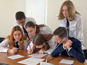 thumb_165_166 image Исторический квиз в МКТ: «Императоры» v/s «Окно в Европу»