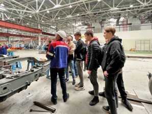 thumb_165_265 image Экскурсия вагонников в вагоноремонтный комплекс